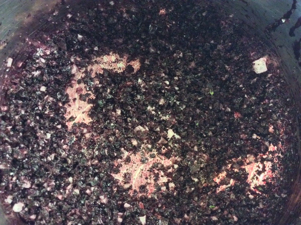 Combine all the ingredients until all the wine syrup is mixed with the salt.